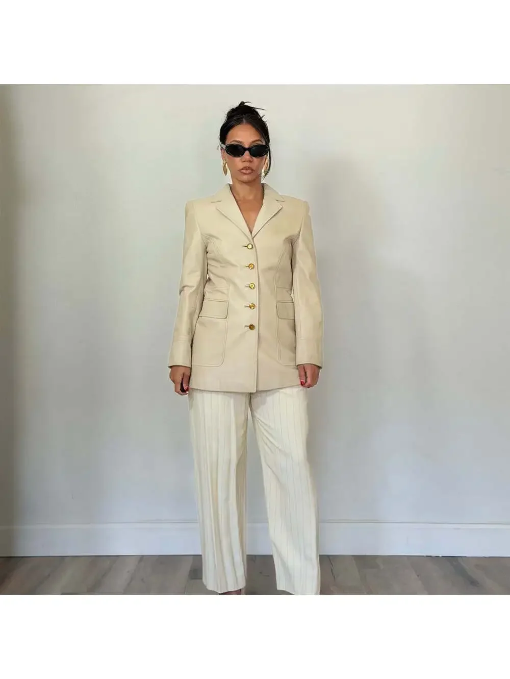 Escada - Picture 4 of 8